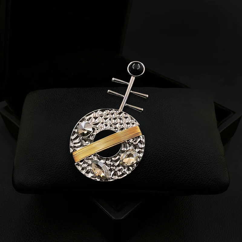 Antique Pipa Brooch Exquisite Fashion Musical Instrument Pin Women's Suit Neckline Corsage Clothes Accessories Jewelry Gits 2020