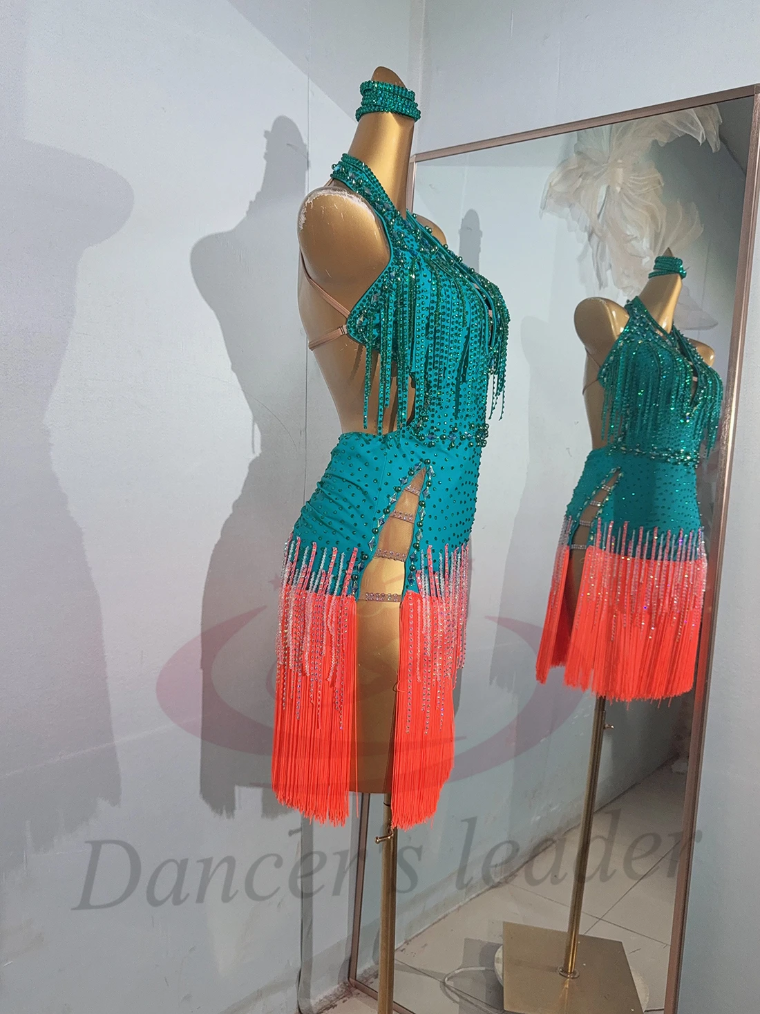 Latijnse dansers, volwassenen, kinderen, hoogwaardige op maat gemaakte holle jurken, rokken met kwastjes, Samba-strass-prestatiejurken