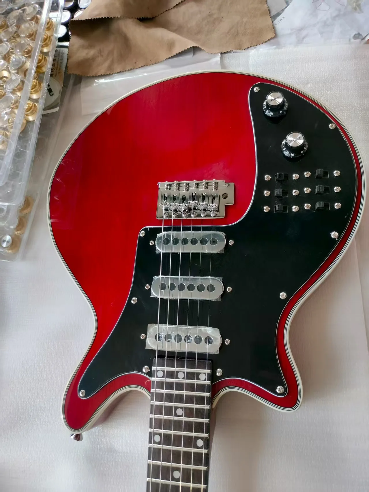 Left-Handed Customization Special Vintage Red 6-String Electric Guitar Pickup Truck And Black Switch high-quality In stock