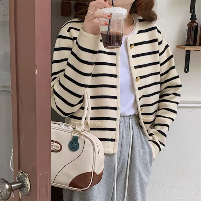 الخريف الشتاء النساء بالأزرار س الرقبة سويتر مقلم الكورية بلوزات على الموضة كم طويل واحدة الصدر سترة مشغولة من الصوف الإناث