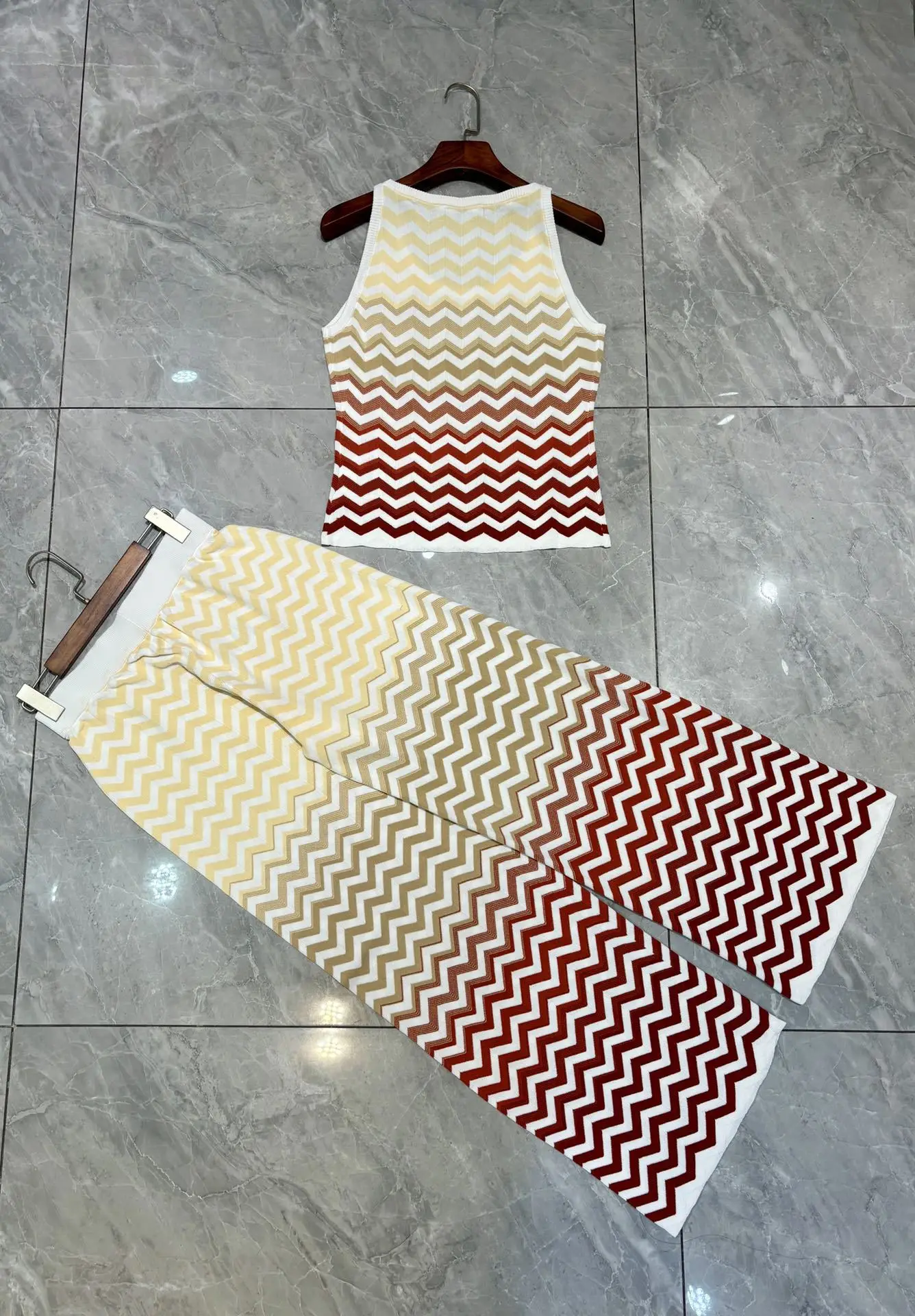 2025 New Female Zigzag Striped Pants Set Sleeveless Round Neck Vest + Elastic Waist Straight Wide Leg Trousers Knitted Suit