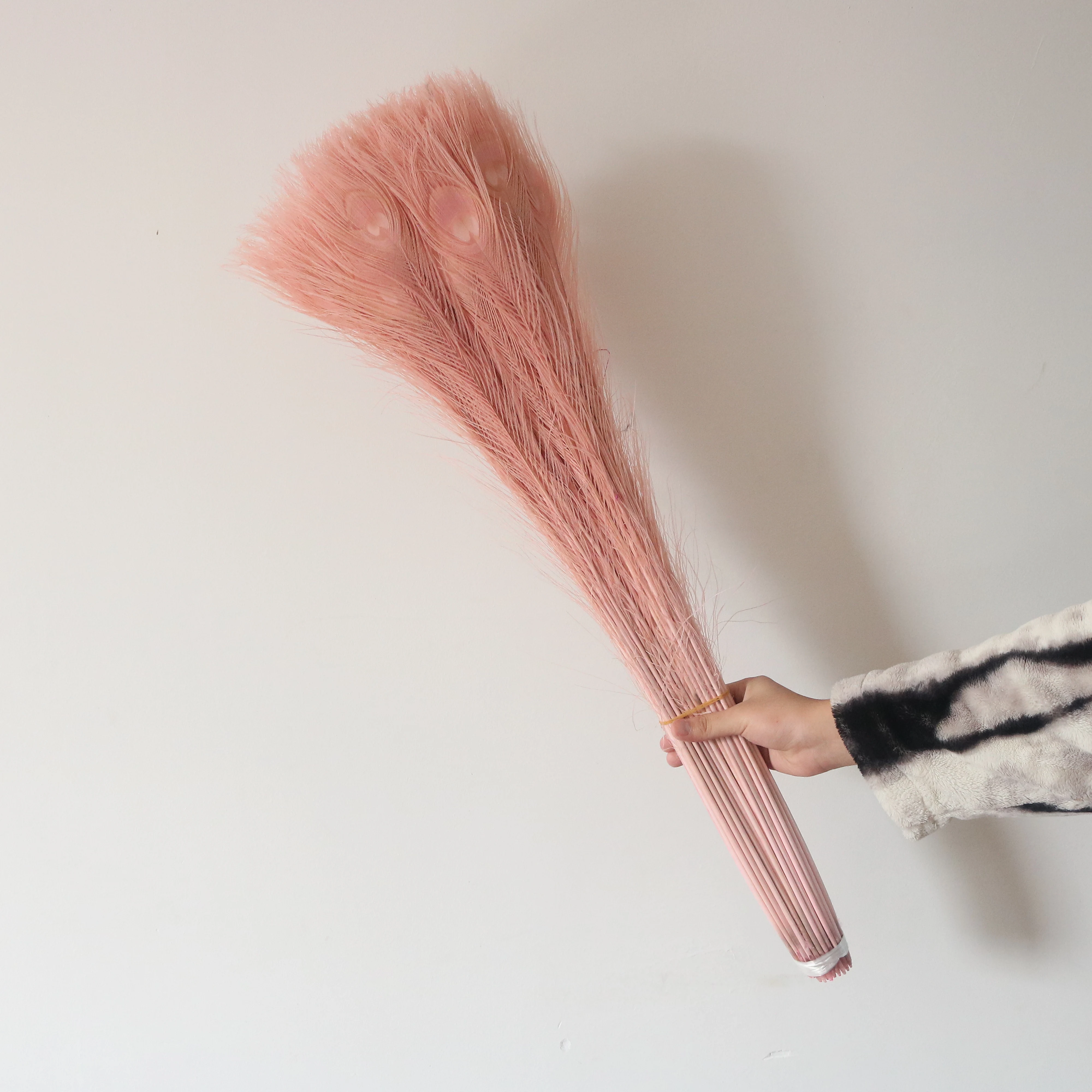 

100 Pieces Pink Bulk Natural Peacock Feathers For DIY Crafts 70 80cm Jewelry Making Wedding Carnival Home Accessories Plumas