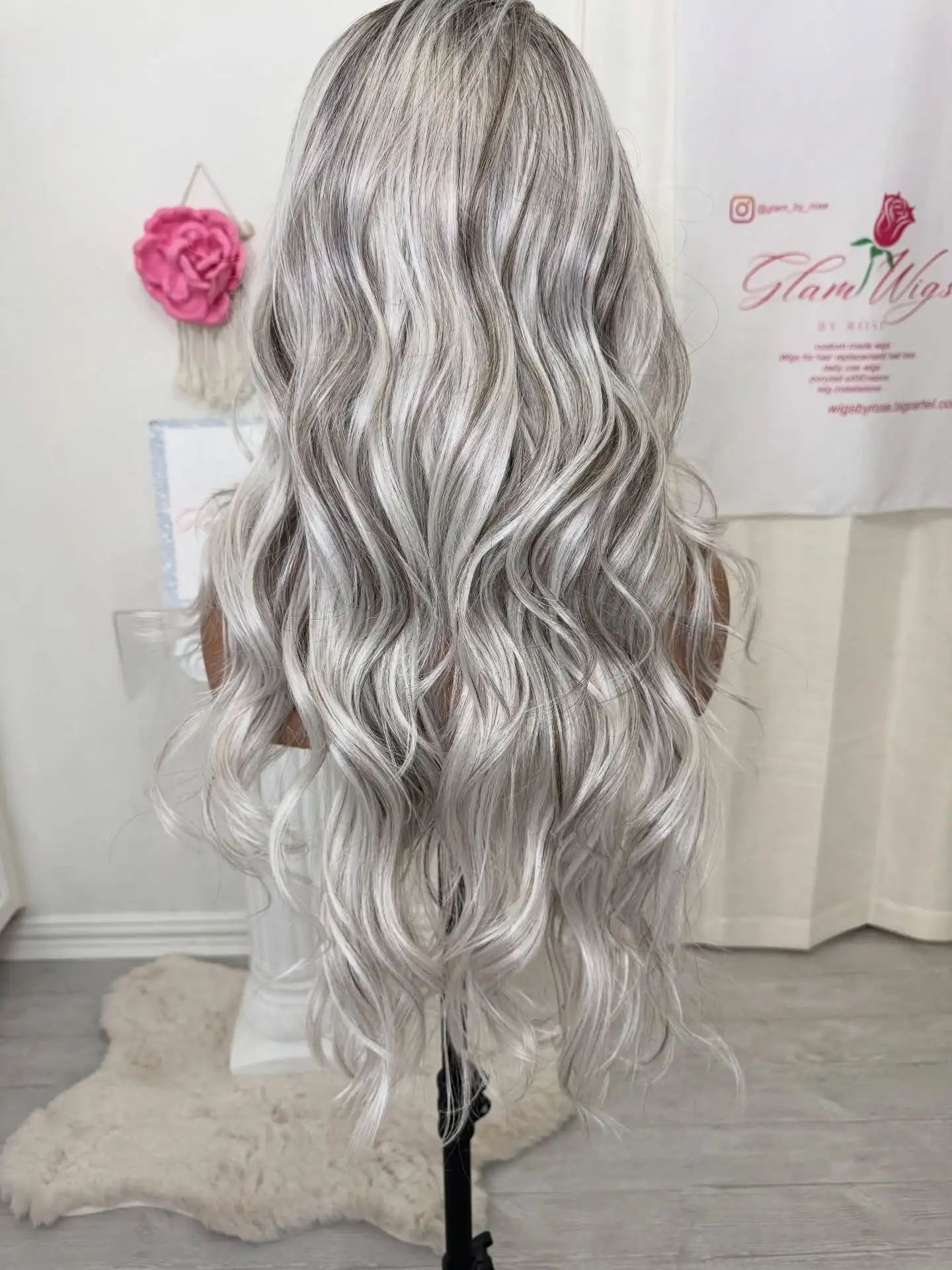 Long Length 26 Inches Sliver Platinum Blonde Shadow Roots Synthetic Lace Frontal Wigs Loose Wave Mix Color Free Part Cheap Wigs