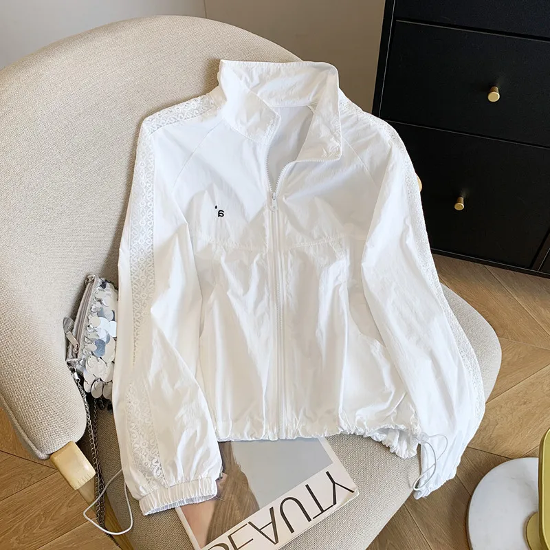 

Милая шикарная кружевная лоскутная УФ-солнцезащитная куртка женская с воротником-стойкой на молнии с длинным рукавом и шнурком подол шикарное легкое летнее пальто