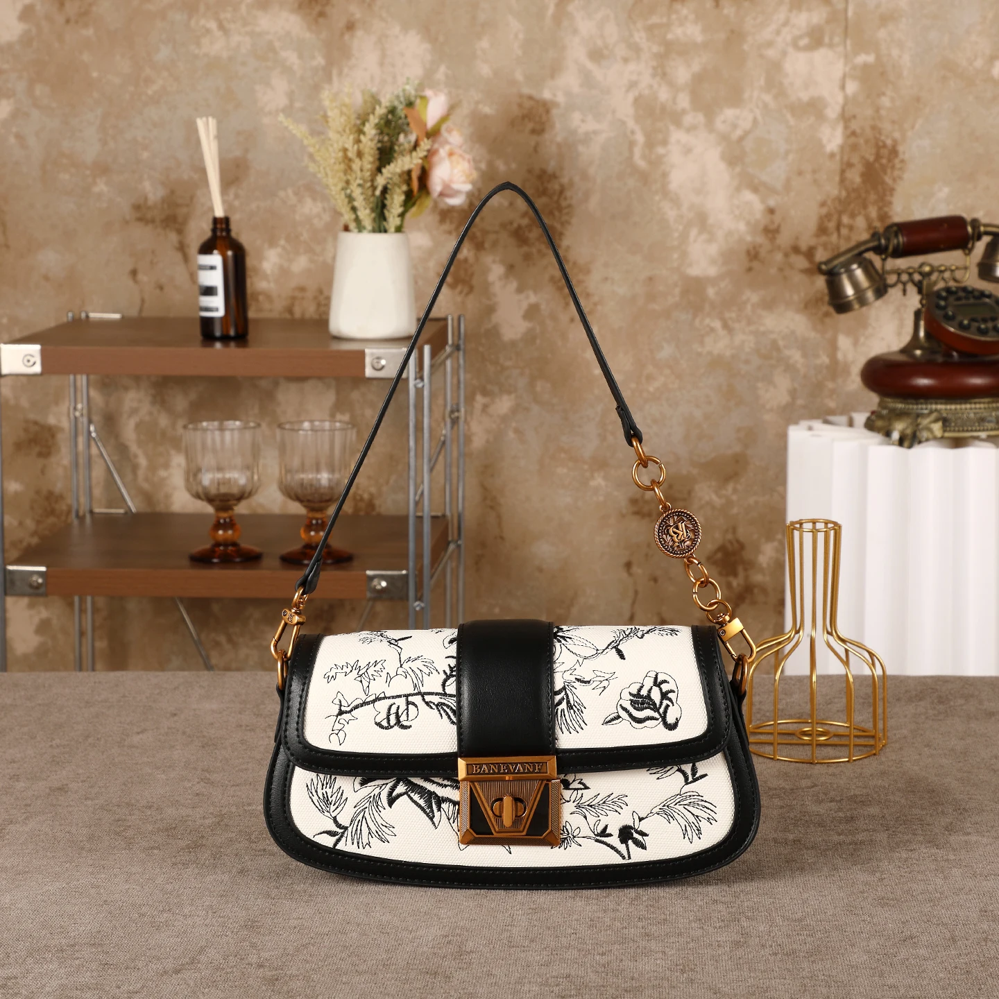 

Женская сумка через плечо, новая коллекция 2026 года, модная вышитая сумка-кроссбоди, дизайнерская премиум-качество, стильная и универсальная