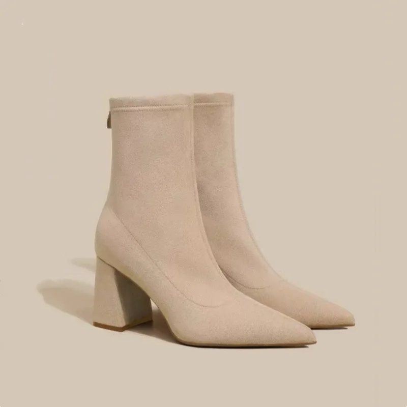 Elegante Winterstiefel in Übergröße mit spitzer Zehenpartie, aus Wildleder, bequem, mit quadratischem Absatz, lässige Arbeitsstiefeletten für Damen, modischer neuer Stil. – Detail 6