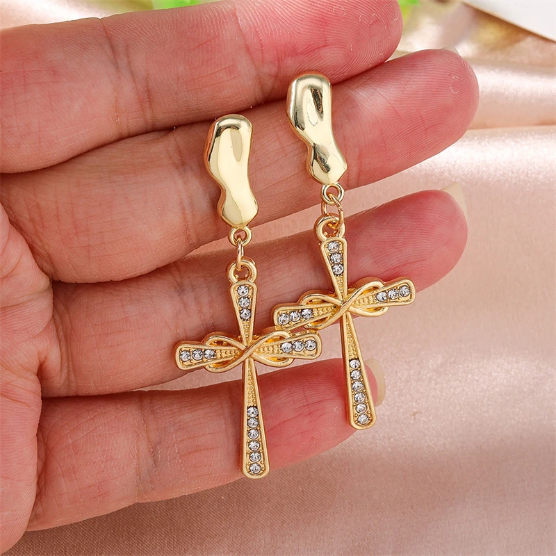 Modische Kristall-Metall-Kreuz-Ohrstecker für Frauen und Mädchen, Party- und Festival-Schmuckgeschenke – Detail 2
