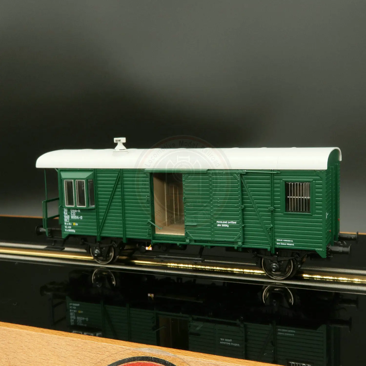 ROCO HO 1/87 Train Model Guard Car Bay Window Double Doors That Can Be Opened 6200142 Non-powered Carriage Model Boy's Toy Gift.