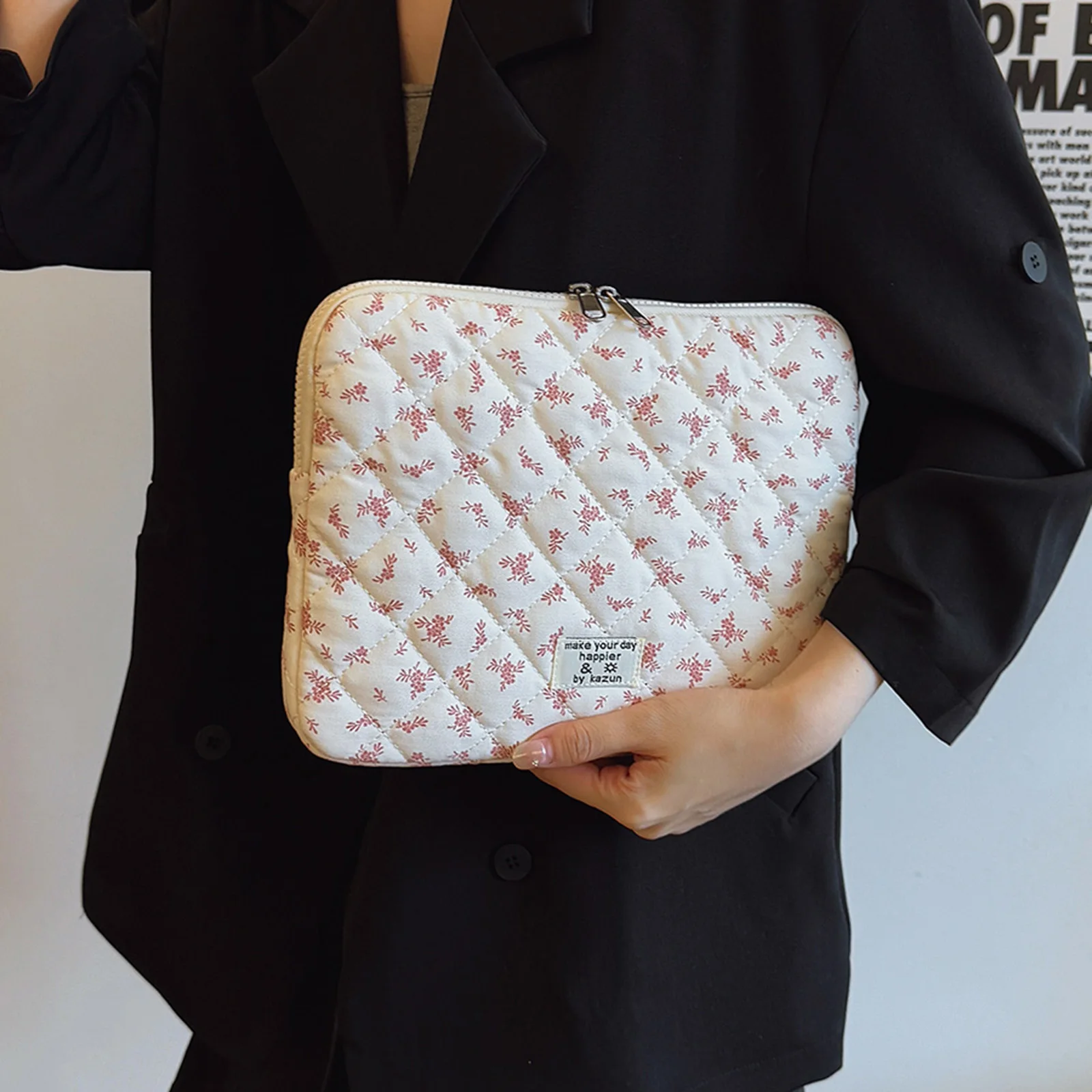 

Maple Leaf Soft Pad Tablet Bag Embroidery Puffy Protective Case Shockproof Cute Quilted Laptop Sleeve Commute Work Study Bag