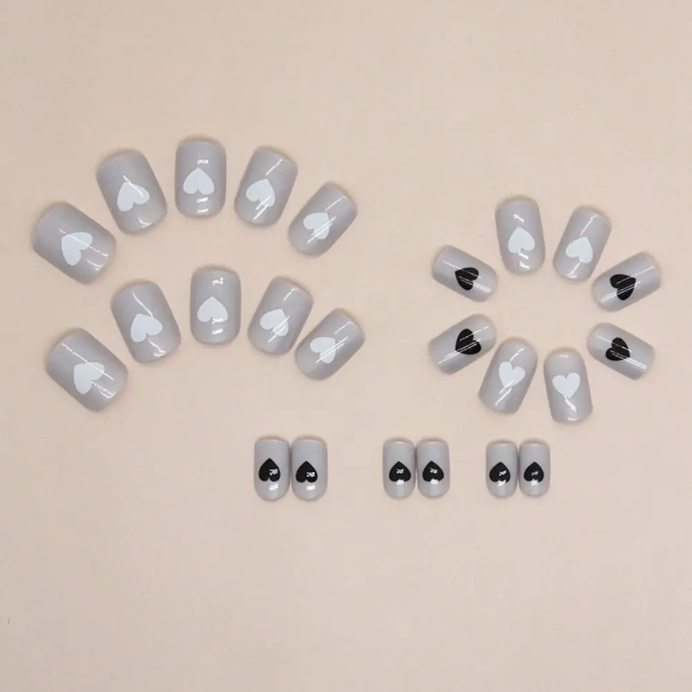 

Fashion Short Round False Nails Love Aurora Fake Nails French Full Cover Nail Tips for Salon