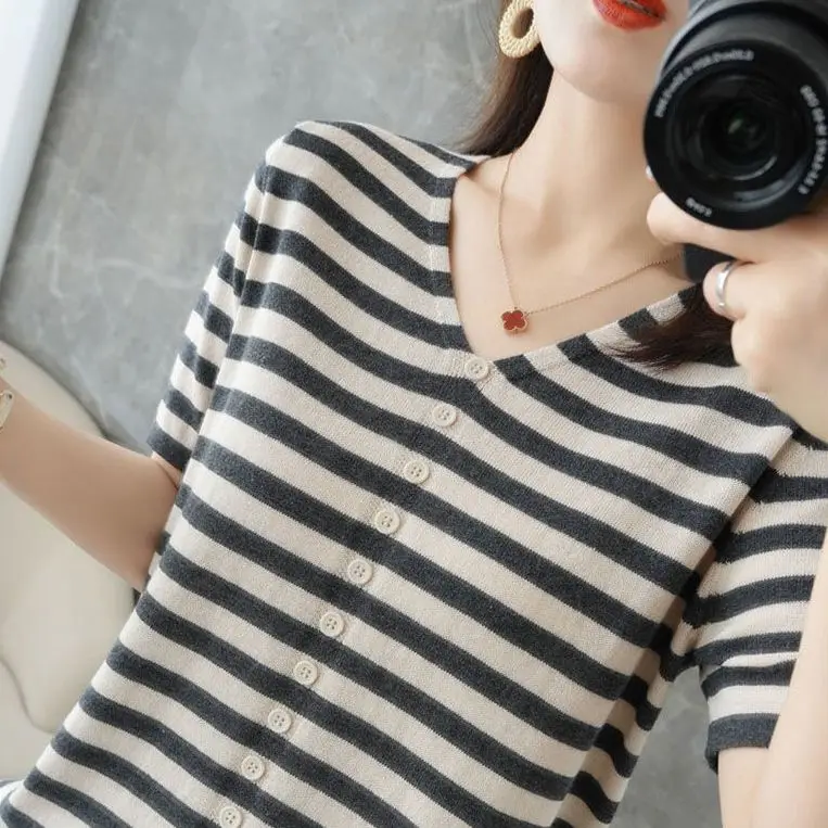 New Striped Pattern Collared Sweater Short Sleeve Female V-Neck Knitted Tops  Ribbed for Summer Women's Clothing Tops Z61
