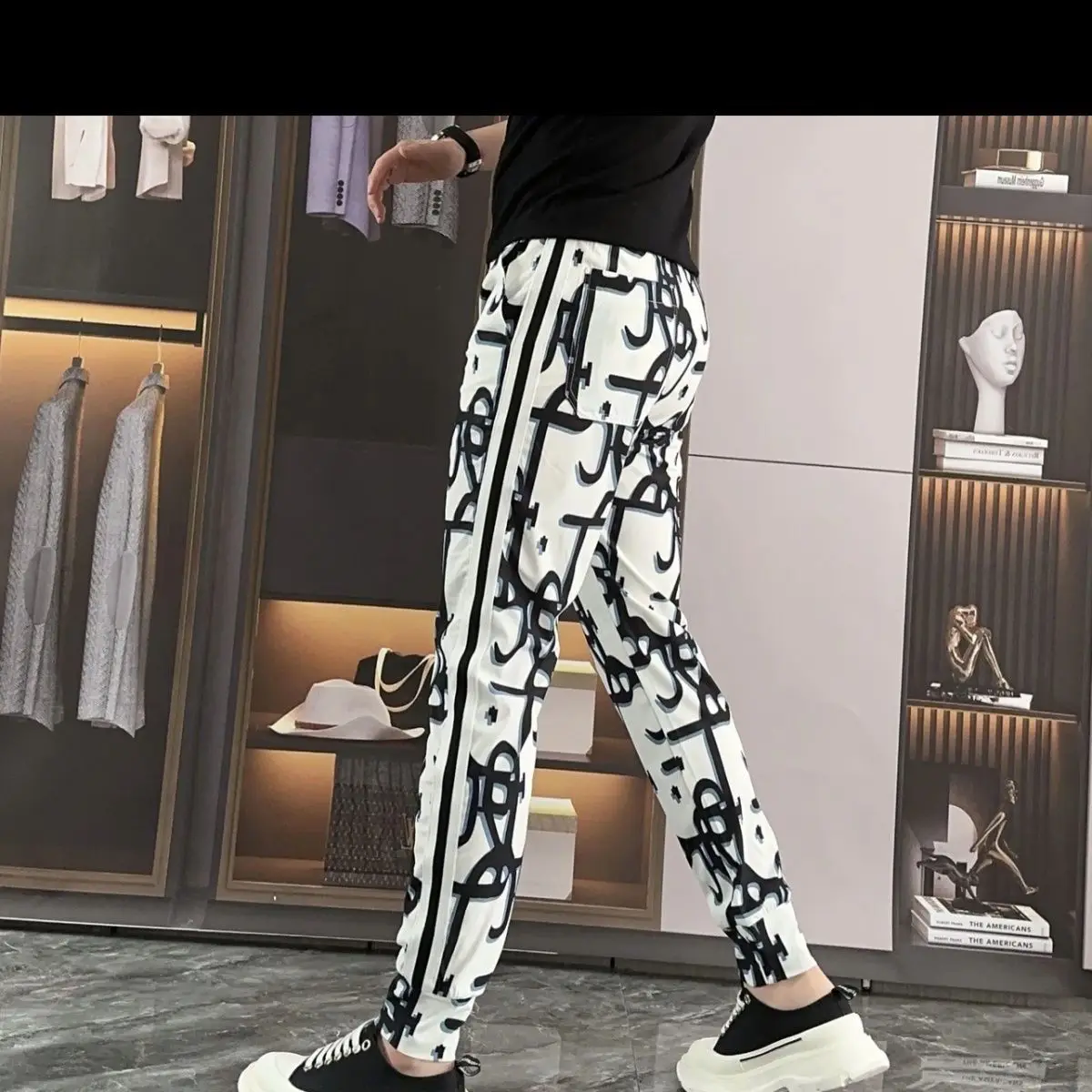 Nowe letnie europejskie wysokiej klasy i przystojne dwukolorowe tłoczone męskie slim fit i wszechstronne modne modne spodnie wiązane na co dzień