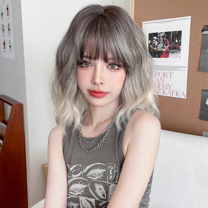 

Серебристо-белый короткий кудрявый парик с модной полной накладкой на всю голову, изготовленный из синтетического волокна и шерсти, окрашенный, для женщин.