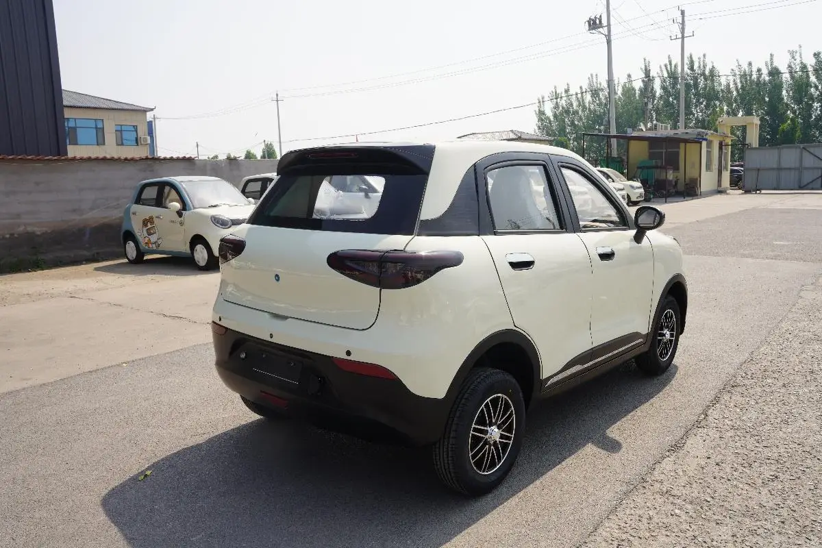 A compact new energy vehicle with a stylish exterior and a comfortable driving experience.
