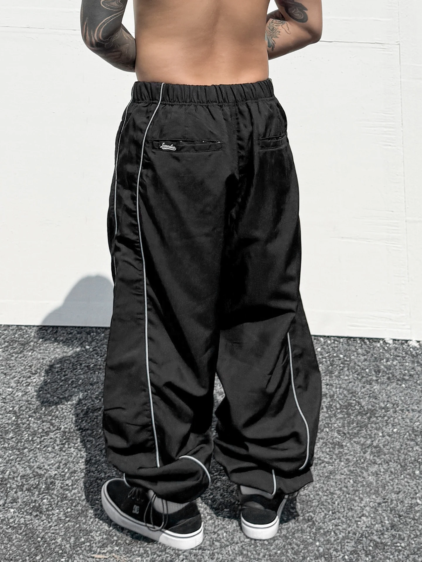 

Модные повседневные свободные мужские брюки в американском ретро-стиле, уличный хип-хоп, светоотражающие, быстросохнущие, драпирующиеся, спортивные, прямые, из полиэфирного волокна