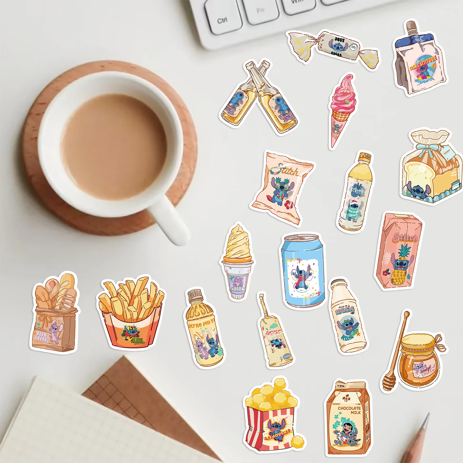 40 pezzi Disney Stitch Snack adesivi alimentari simpatico graffiti fai da te skateboard cassa del telefono moto decalcomania impermeabile giocattolo anime