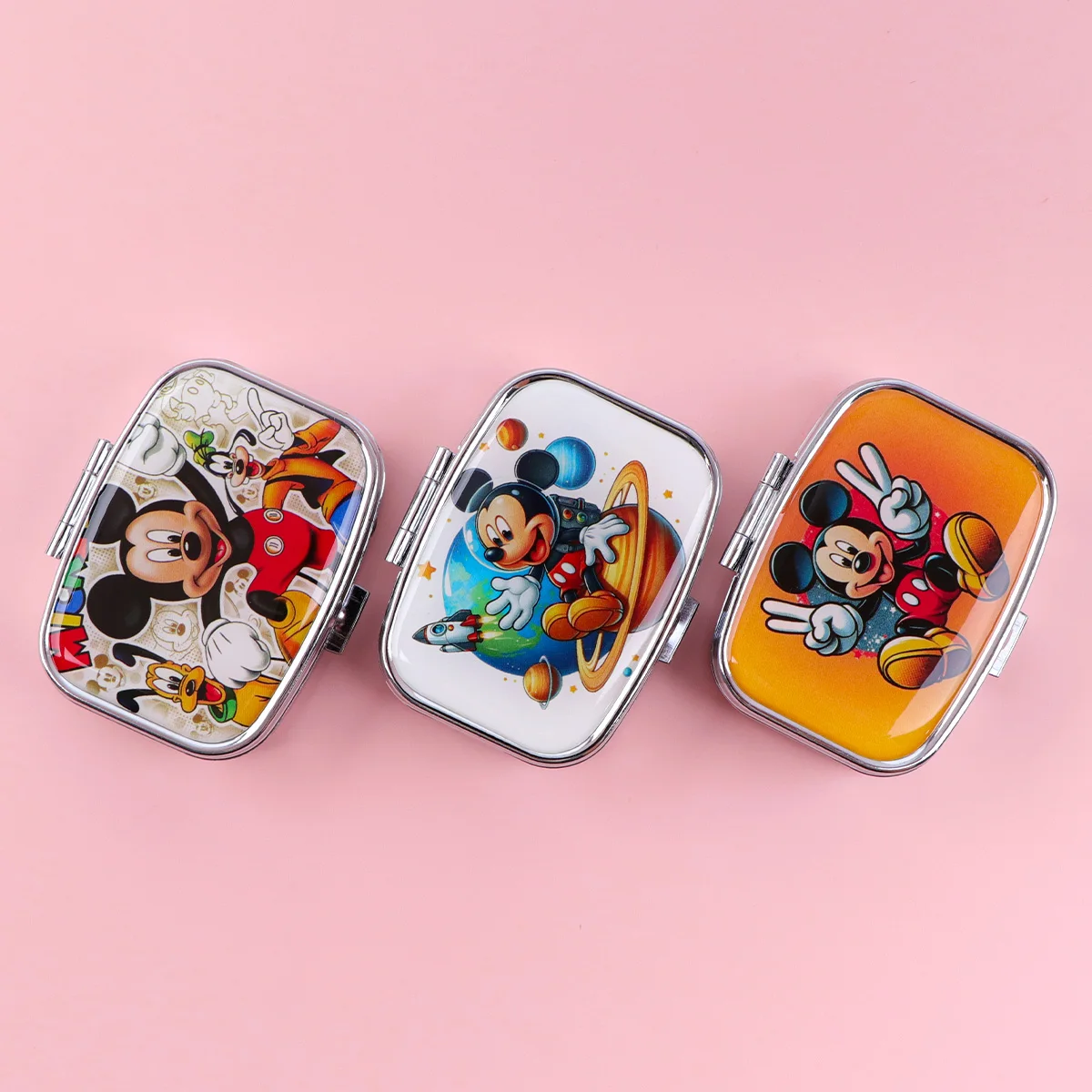 لطيف الكرتون سلسلة 2 مقصورات صندوق دواء معدني المحمولة السفر مزين مختومة منظم حبوب صغيرة تخزين الحاويات