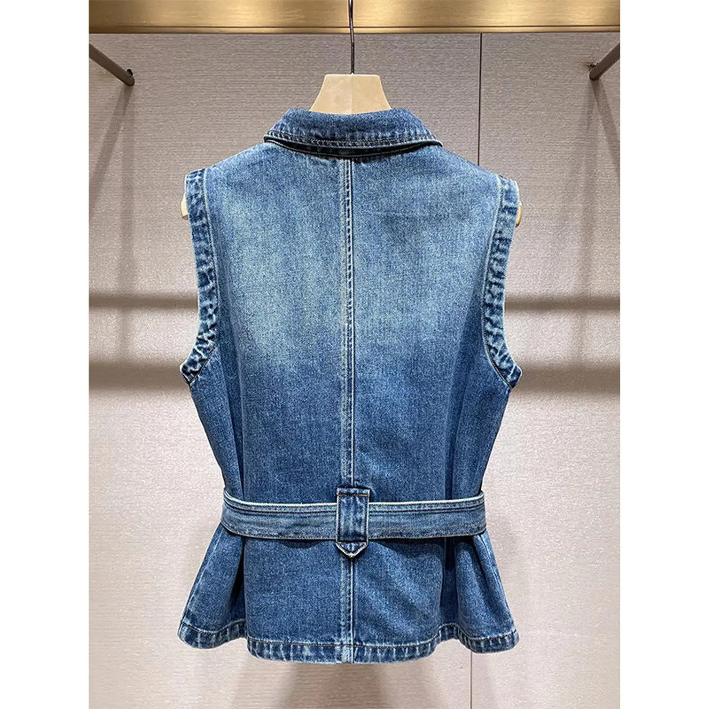Vintage Single-Breasted Turn-Down Collar Denim Vest For Women, Spring And Autumn, Belted Waist, Sleeveless Jacket, Fashionable