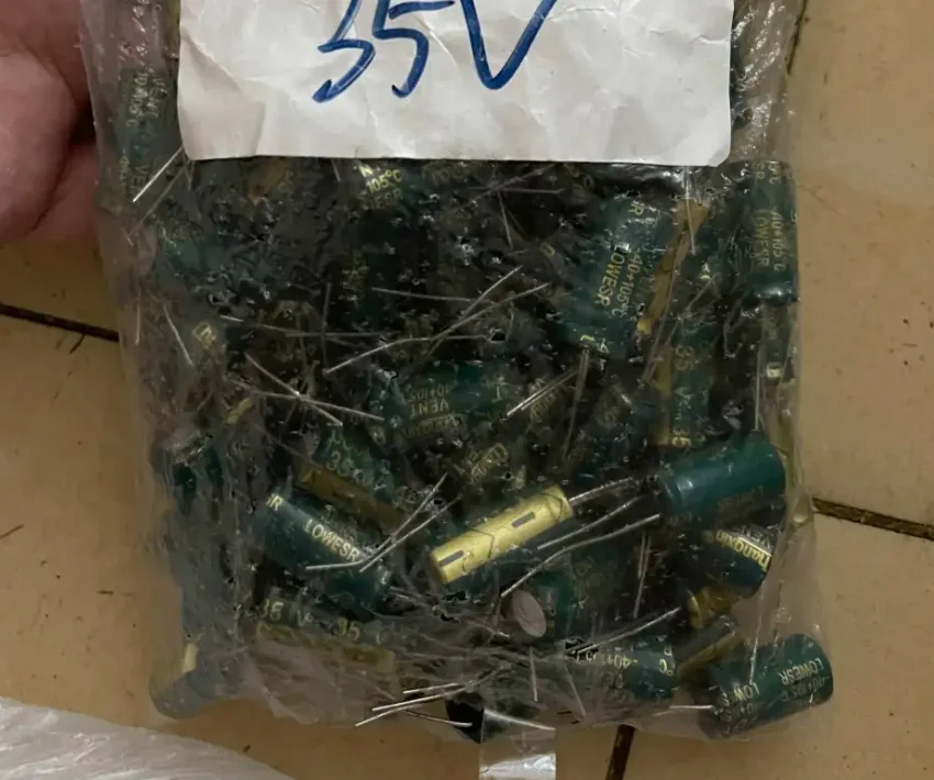 Clearance sale 10PCS 10V2200UF680UF35V1000UF3300UF25V4700UF680UF50V560UF high frequency low resistance electrolytic capacitor