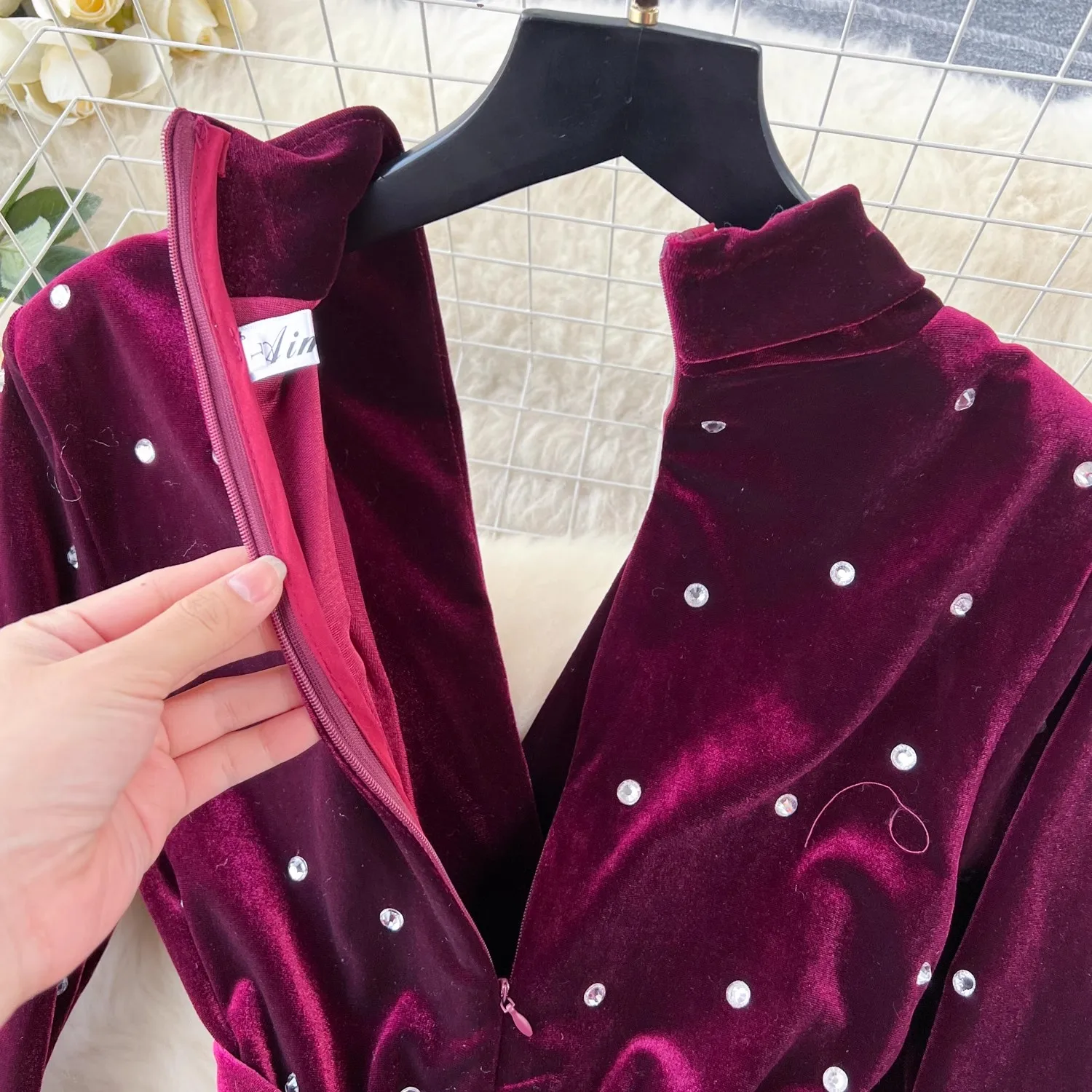 Elegant Women V Neck Rhinestone Velvet Evening Midi Dress New High Quality Fall Winter Lace Up Belt Pockets Velour Party Clothes