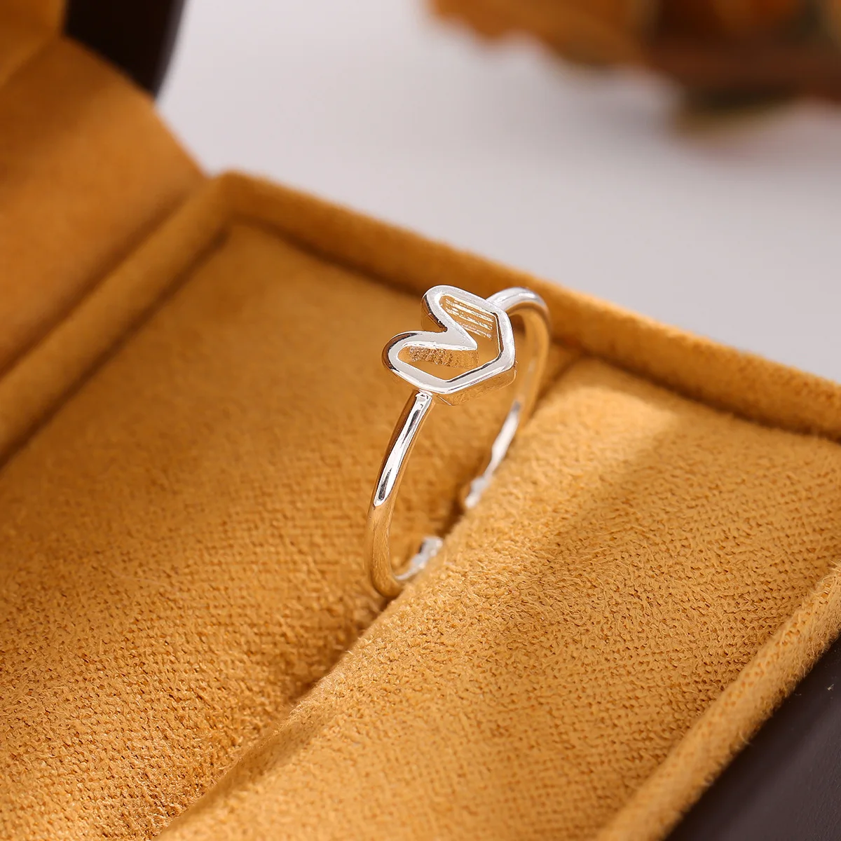 جديد بسيط الحب مجوهرات الأزياء 925 فضة شعبية الجوف الحلو على شكل قلب المرأة رائعة افتتاح خواتم R227