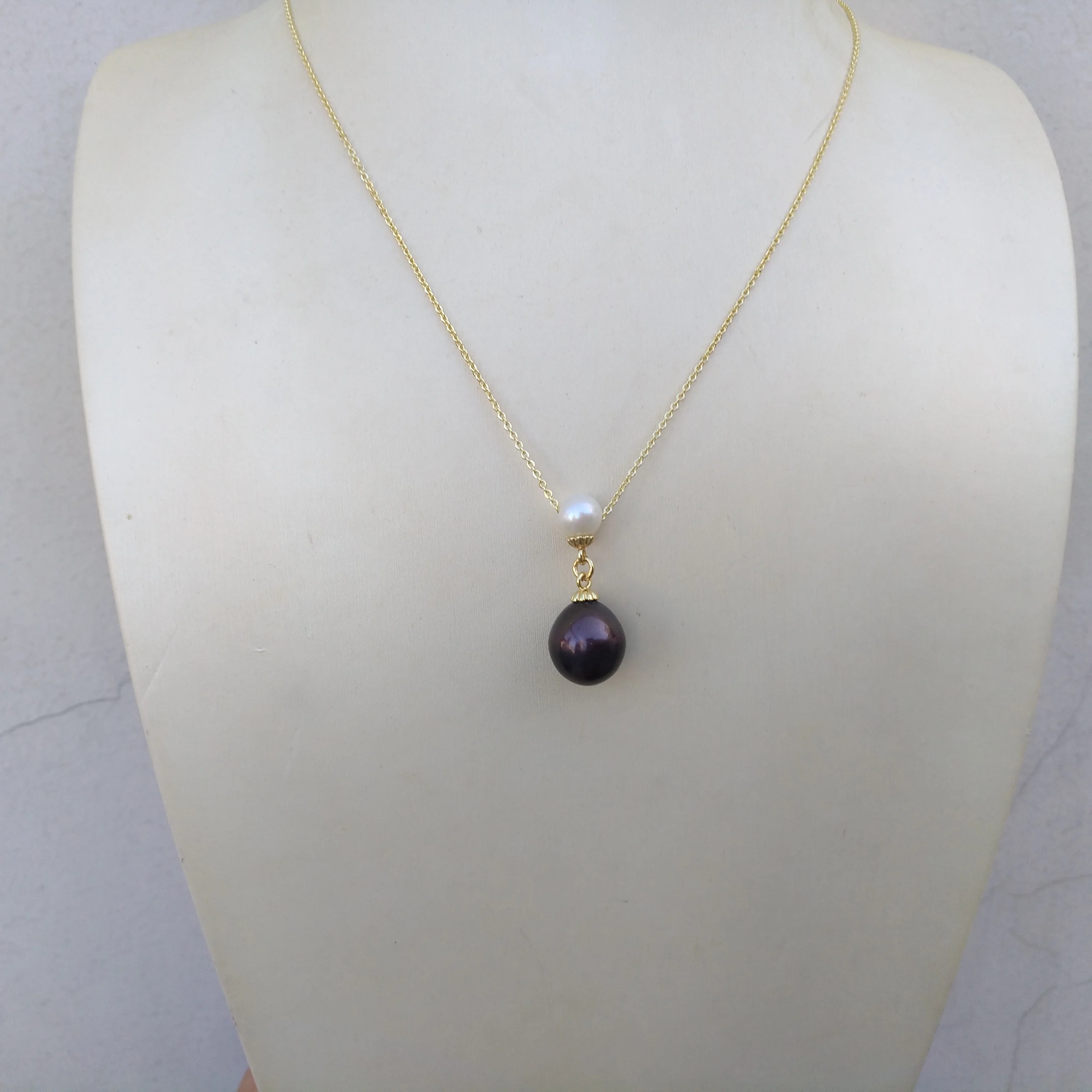 Excellent 42cm Delicate 5mm white Akoya +9x11mm black tahaitian Real Natural Station Single Pearl Necklace