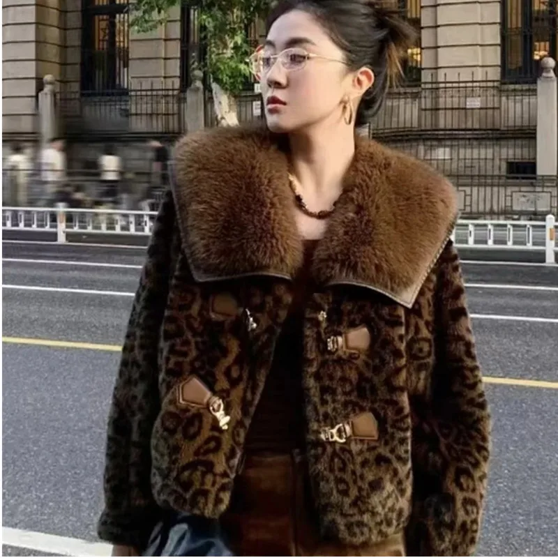 جودة عالية 2026 موضة الفراء كولور فرو منك سترة جديدة قصيرة الفراء تصميم سميكة ودافئة ليوبارد طباعة معطف تقليد معطف الفرو