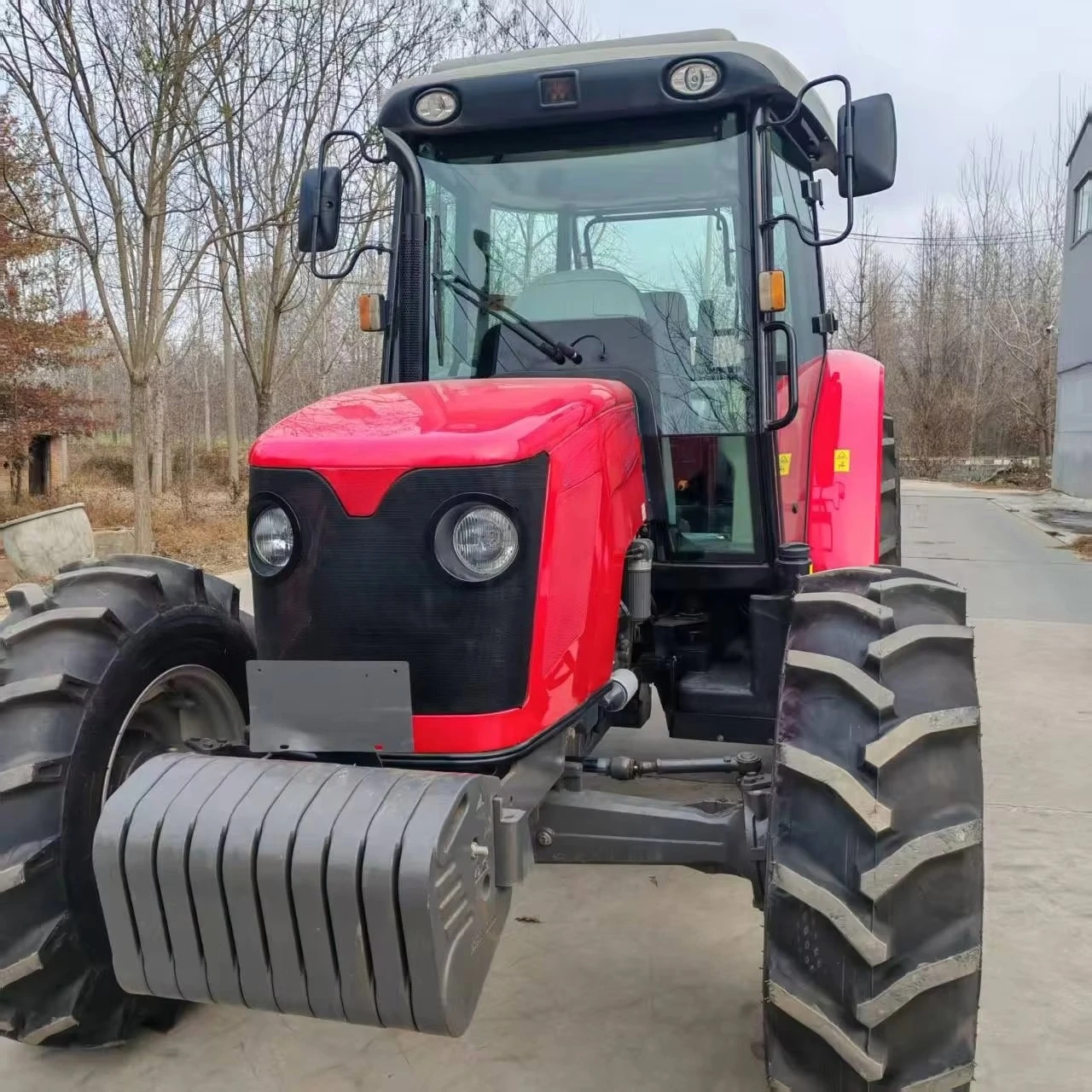 China's Compact 4WD Tractors 100HP Diesel Engine Used for Garden Agriculture Work at Low Prices