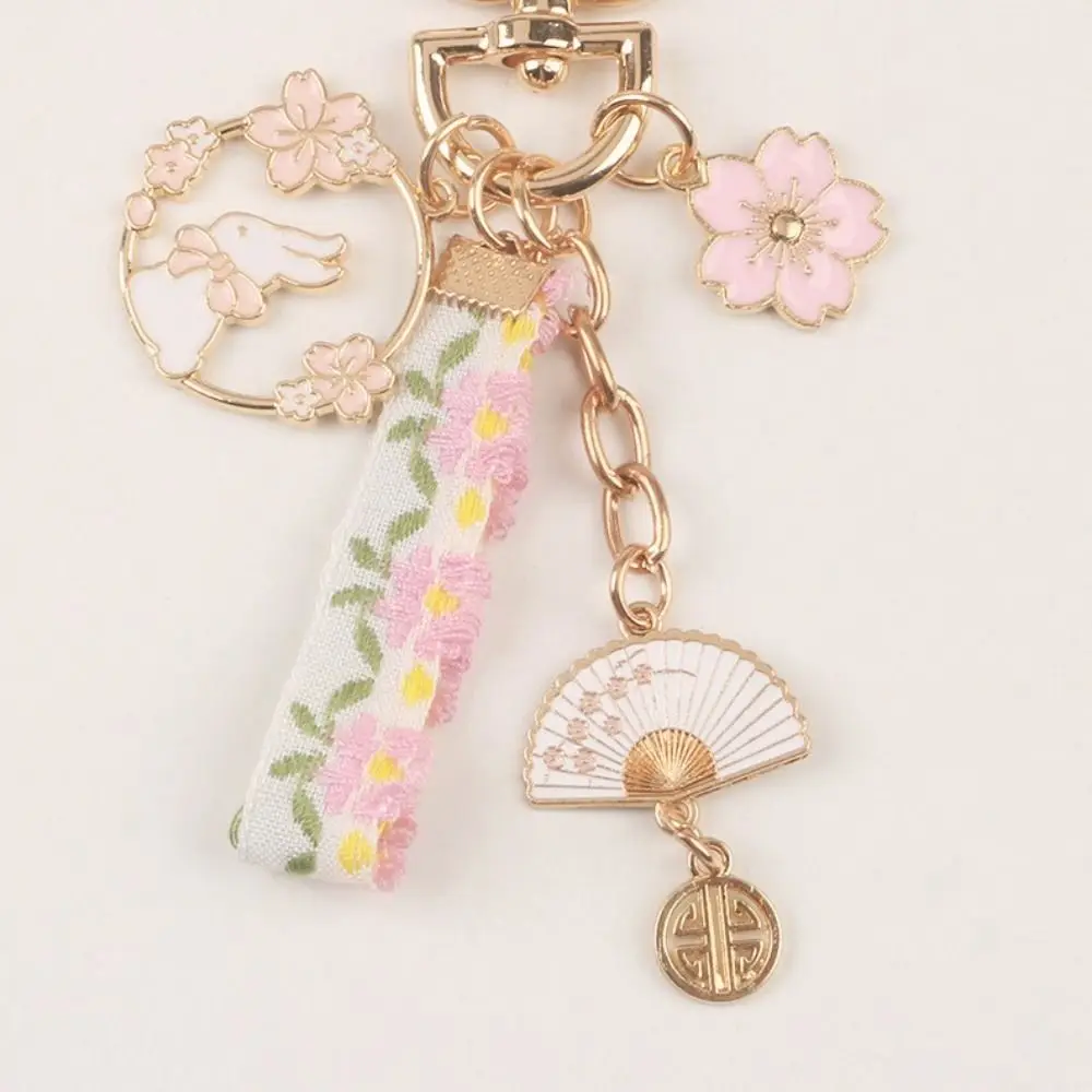 هدية حقيبة سماعة الاذن زوجين ساكورا Kawaii اللؤلؤ أرنب المفاتيح الكورية نمط قلادة الأزهار سبيكة كيرينغ المرأة على ظهره ديكور