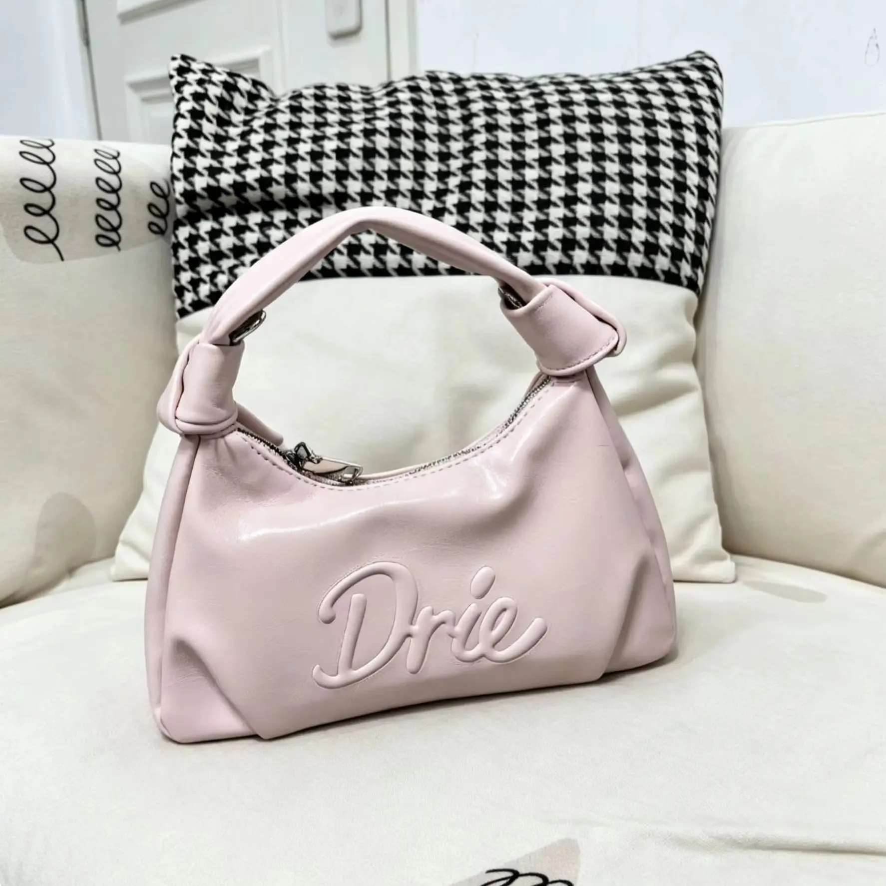 Sac à main pour femmes, sac bandoulière multifonctionnel de grande capacité, en cuir synthétique, résistant et idéal pour les trajets quotidiens.