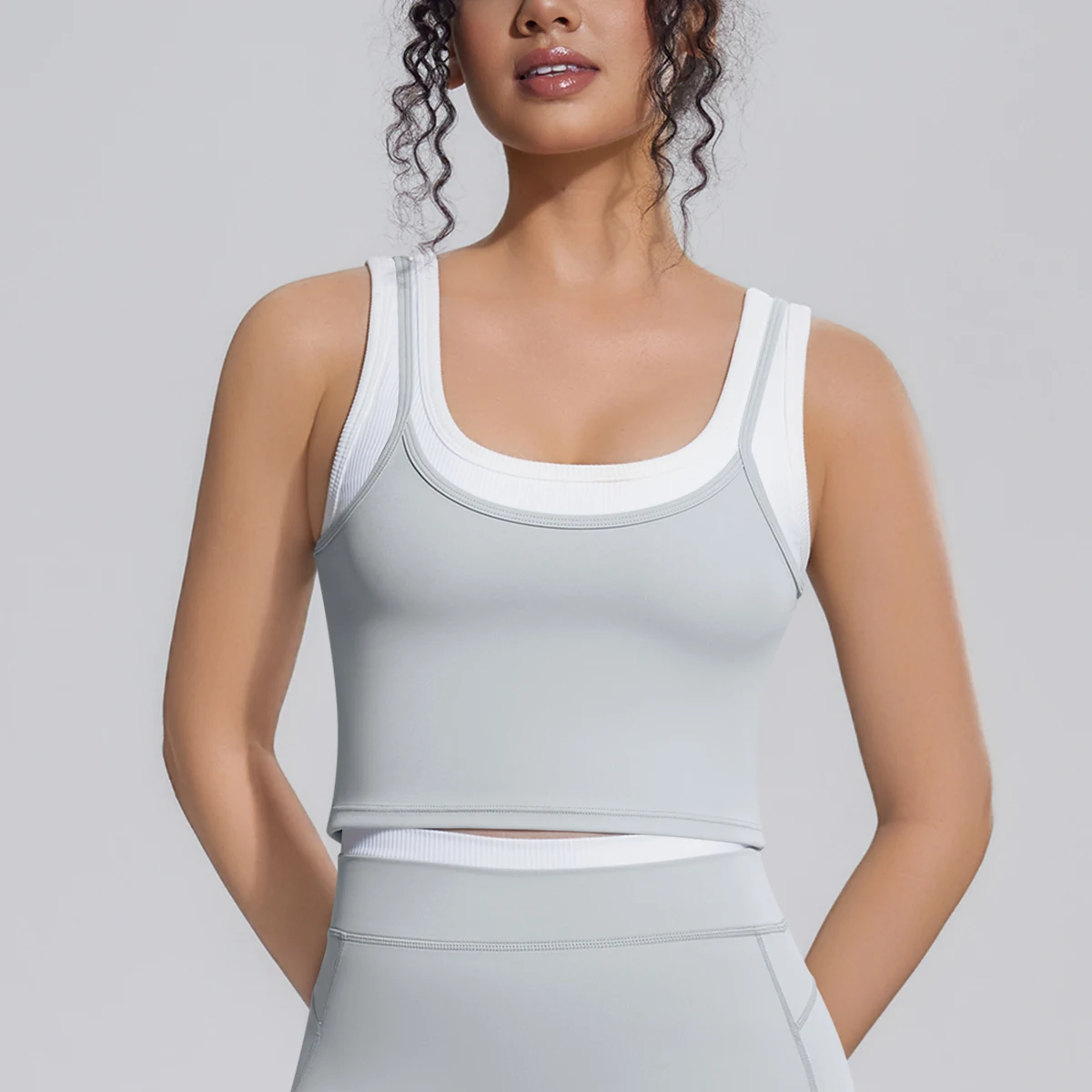 Naked Feel Schöner Rücken Yoga-Top für Frauen Stoßdämpfendes Lauf-Yoga-Tanktop mit Brustpolster Farbblockierendes Workout-Top – Detail 33