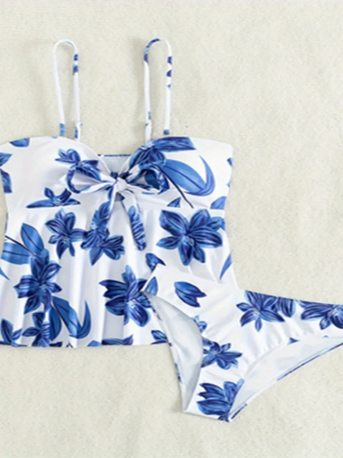 Traje de baño de 2 piezas con estampado de flores azules para mujer, novedad del 2024, conjunto de Bikini Tankini con volantes grandes, traje de baño sin espalda con tirantes y cordones con cuello en V