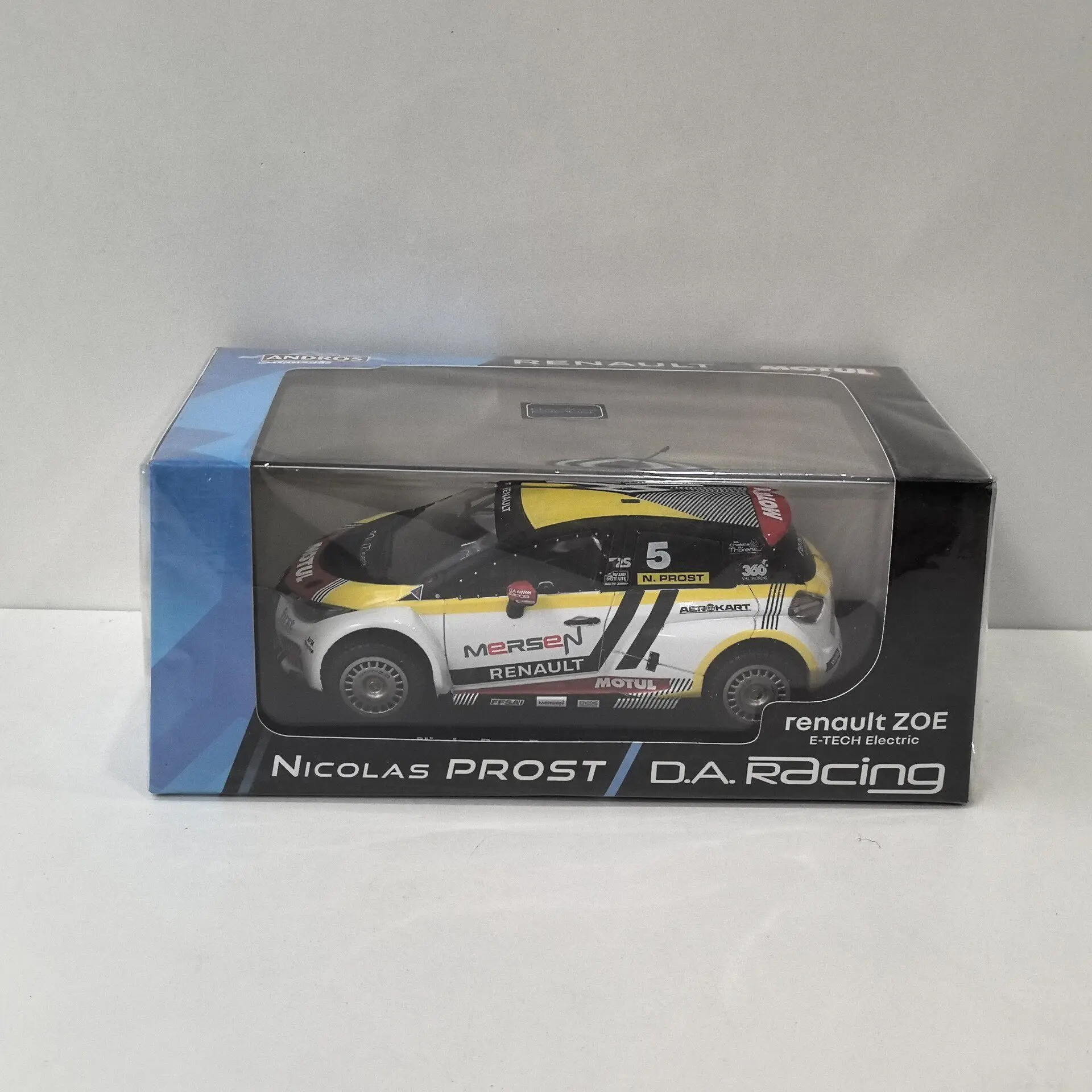 

Diecast IXO 1/24 Scale RENAULT Racing ZOE # 5 42 Alloy Car Model