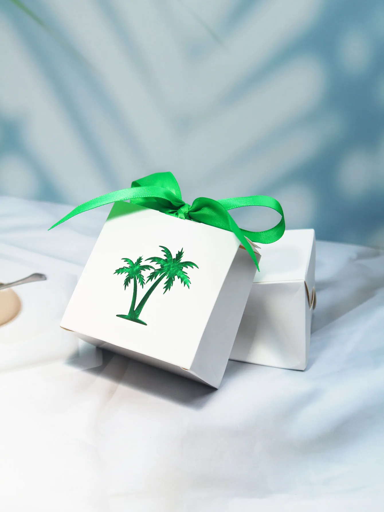 Elegant White Candy Box with Green Palm Tree Design and Satin Ribbon - Perfect for Tropical Themed Events and Special Gifts