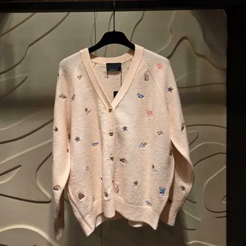 한국 스타일 브이넥 울 니트 가디건 레터 자수 부드럽고 포근한 풀 바디 헤비 겨울 여성 패션 2025 가을 긴 소매