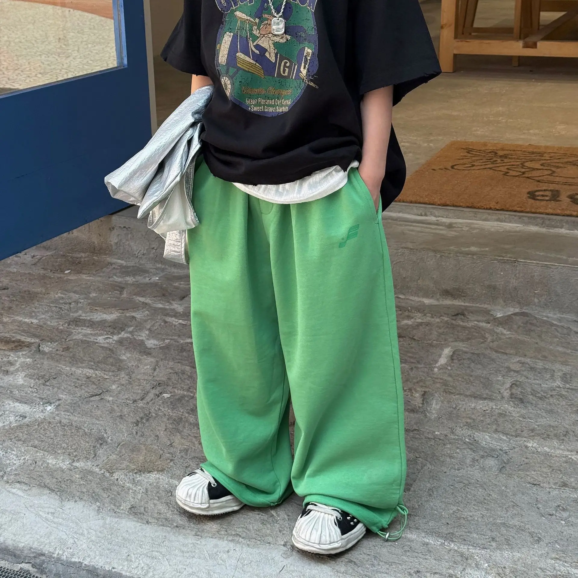 

Детская одежда: Новые повседневные широкие брюки для мальчиков, однотонные, свободные, удобные и универсальные, весна 2026