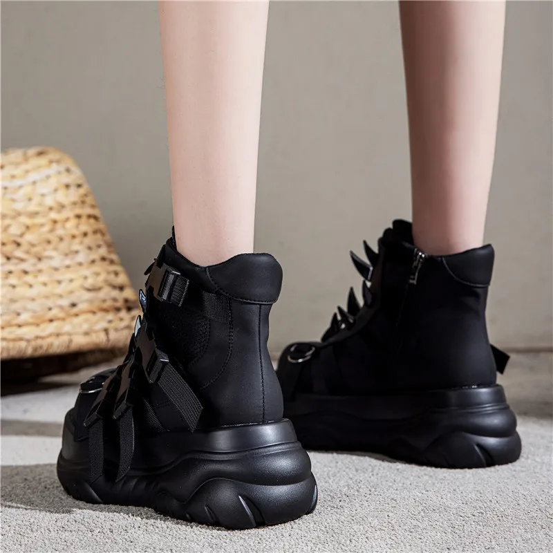 2025 New Women Genuine Leather Punk Rivet Muffin Platform Sports