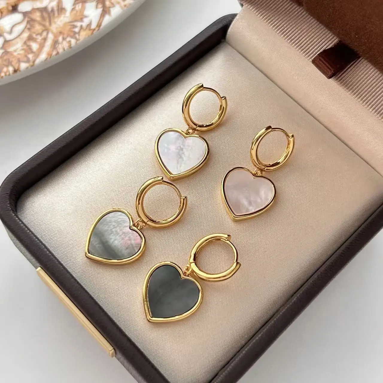 French retro deep sea white fritillary love ear buckle light luxury niche fashion design elegant heart earrings earrings women