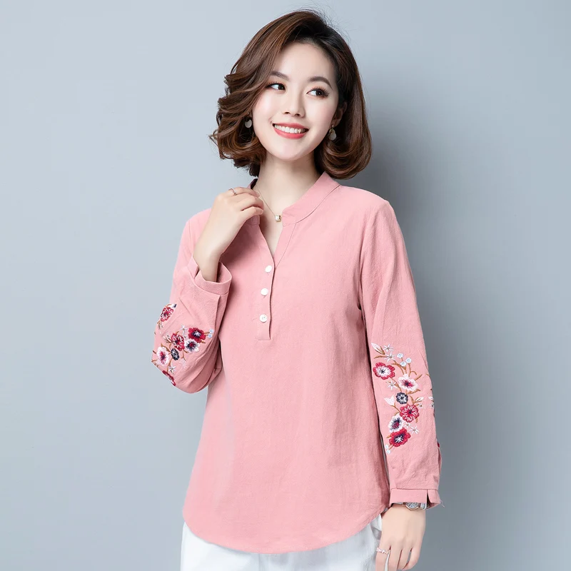 تي شيرت نسائي طويل من القطن والكتان لربيع وخريف طبقة أساسية قابلة للتنشيط للأمهات في منتصف العمر بتفاصيل زر على شكل حرف V #1