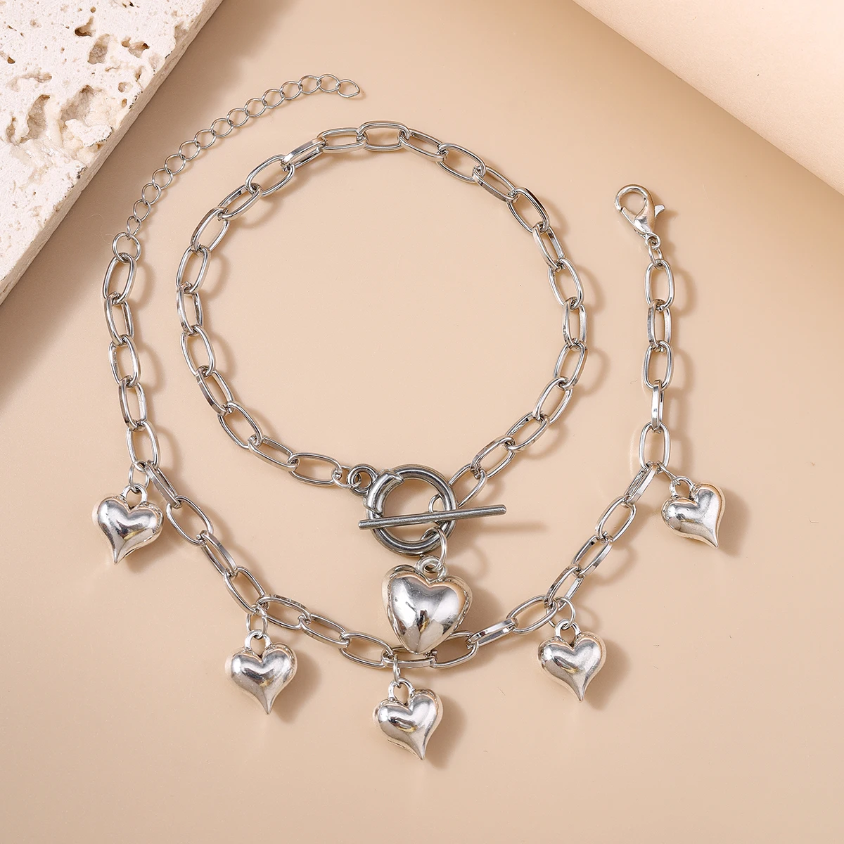 Aihua 2-teiliges Set Trendiges Silberfarbenes OT-Verschluss-Armband mit Pfirsich-Herz-Anhängern für Damen, Legierungs-Herz-Armband, Schmuckgeschenk – Detail 3