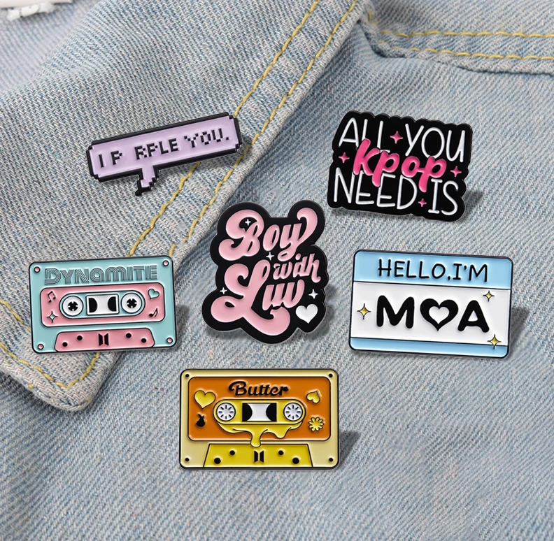 Alfileres esmaltados con cinta musical, broches personalizados All You Kpop Need is, insignias de solapa, regalo de joyería divertido para niños y amigos