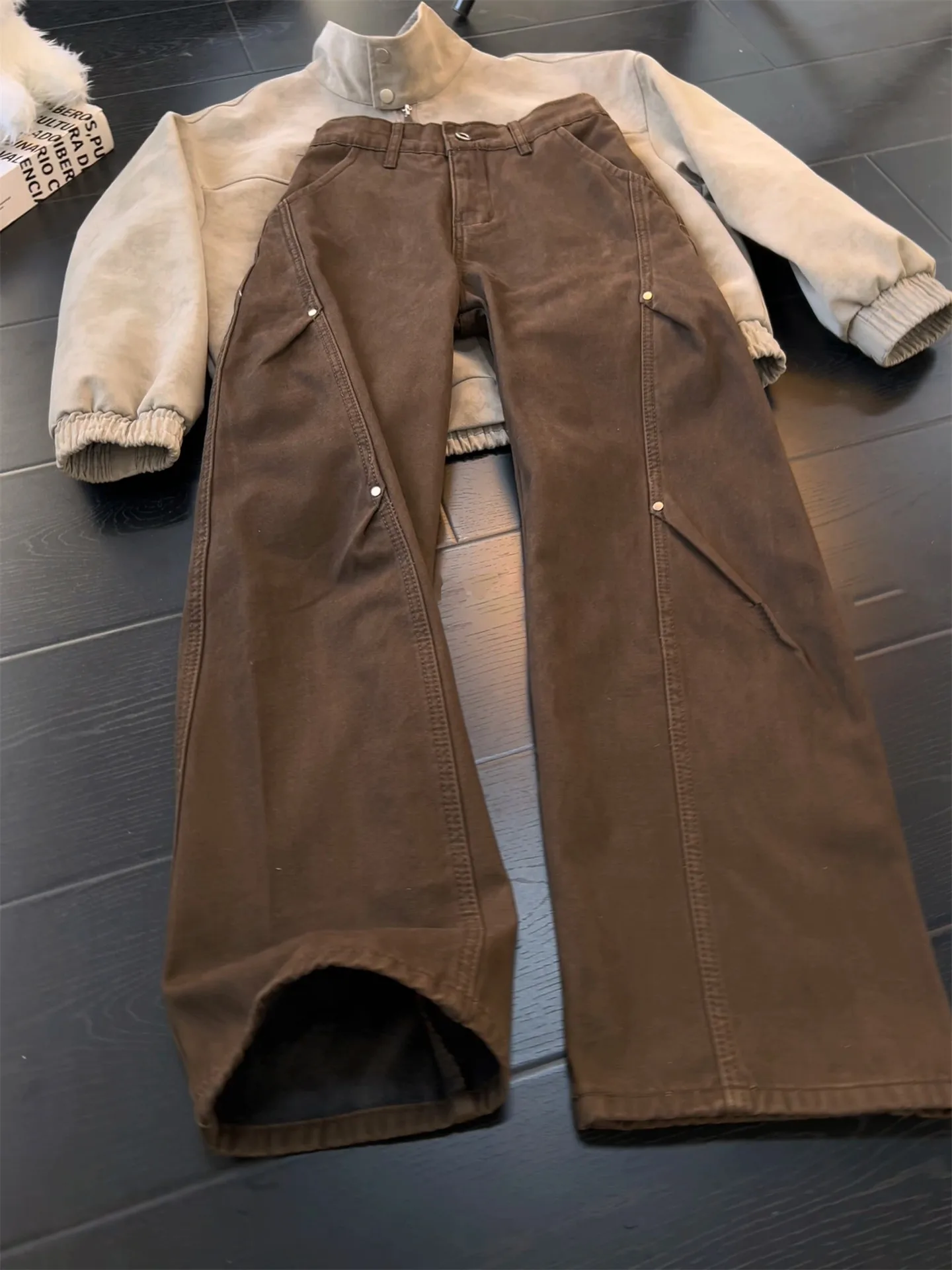 

Slimming Straight Leg Jeans Men's Style with Hammered Nails Slanted Cut Pleats Workwear Casual Youthful Trend Spring Season