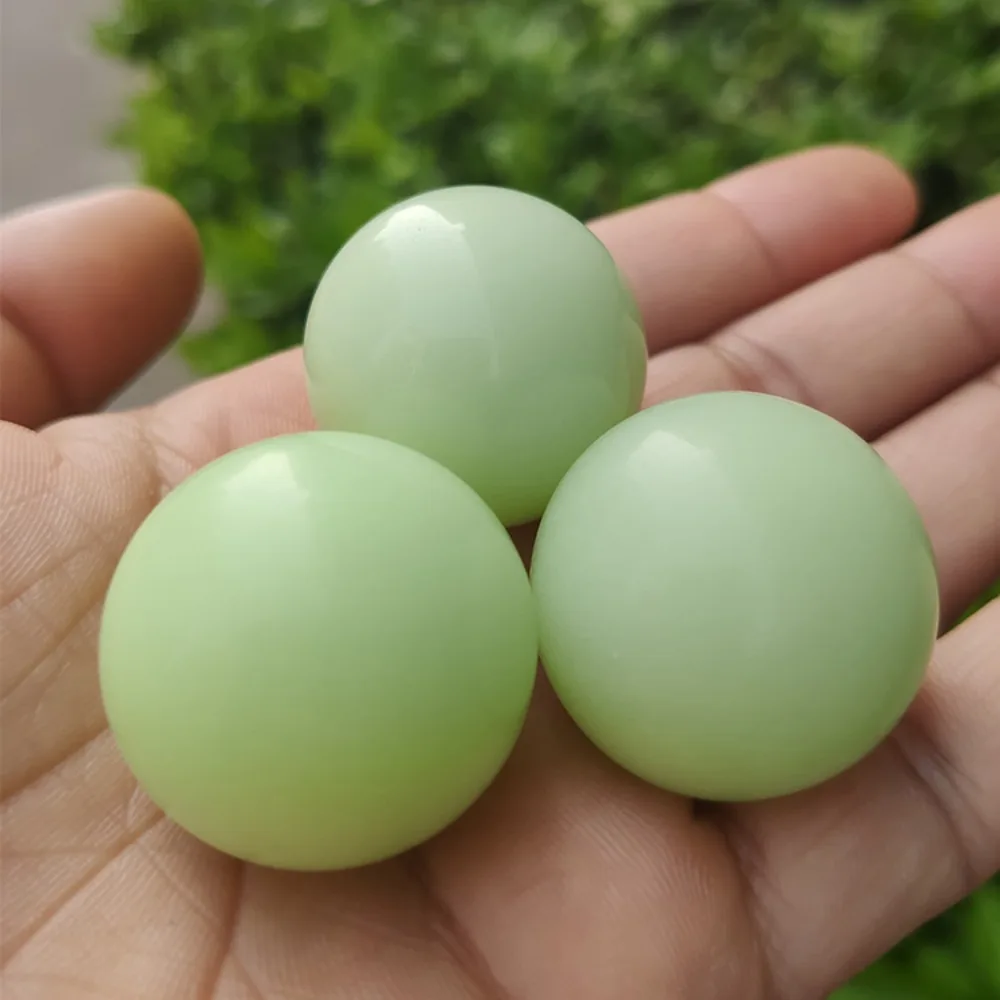 1pc Luminous Stone Green Blue Glow in The Dark Crystal Sphere Ball Home Decor 20-35mm
