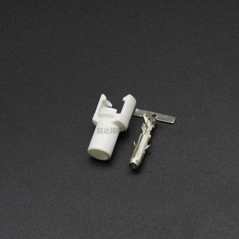 1P single-hole 4.0 male-female plug connector with external snap-in connector Bulb-shaped terminal for current of 10A