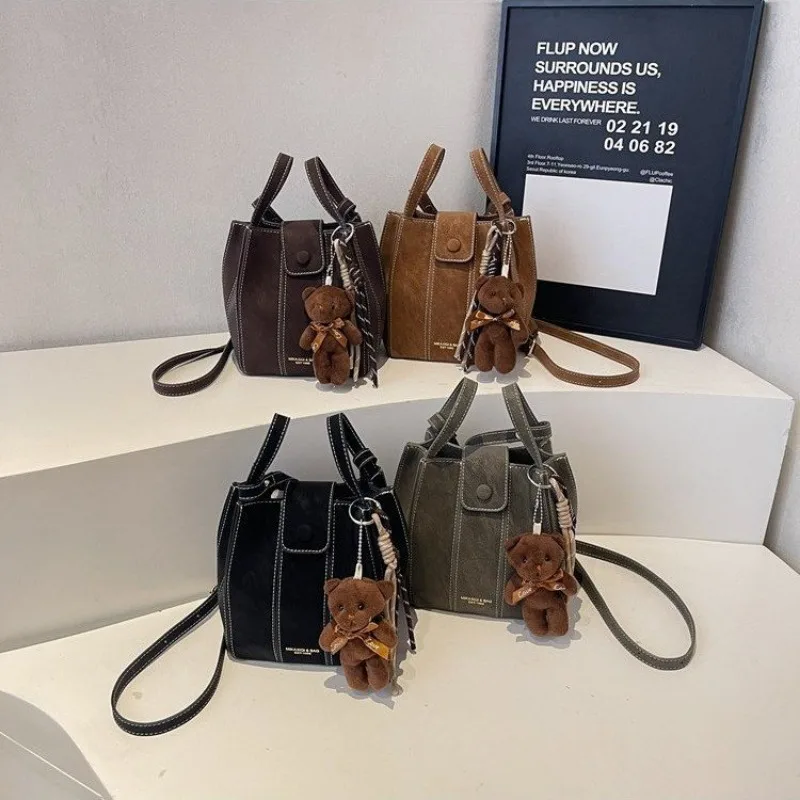 

Роскошная минималистичная кожаная сумка для подгузников с логотипом, классический дизайнерский стиль, вдохновленный Парижем, элегантная сумка-кроссбоди для женщин