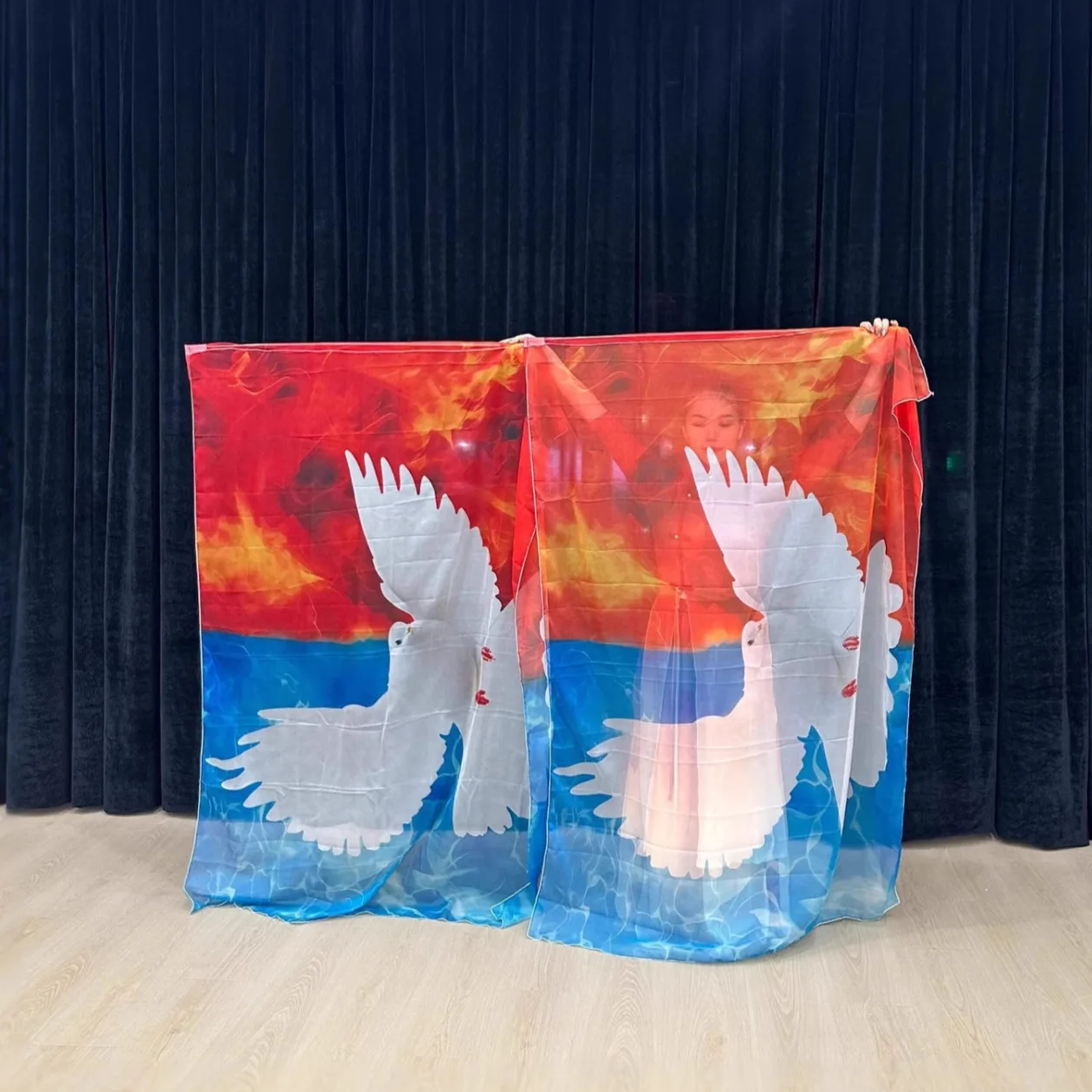 2개 세트 예배 깃발, 조절 가능한 막대 포함, 찬양 춤 비둘기 깃발, 직사각형 빨강 파랑 색상, 앵글 윙 교회 배너, 무대 소품