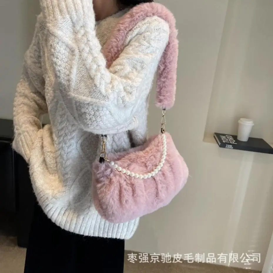 

1 Pcs Women's New Wrinkled Small Square Bag Shoulder Bag Soft Plush Fur Ladies Elegant Pearl Chain Underarm Bag New