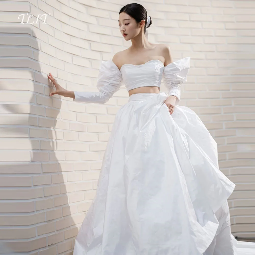 Proste białe suknie ślubne z tafty, dwuczęściowe, szyte na miarę, bez ramiączek, suknie ślubne w stylu koreańskim, sesja zdjęciowa.