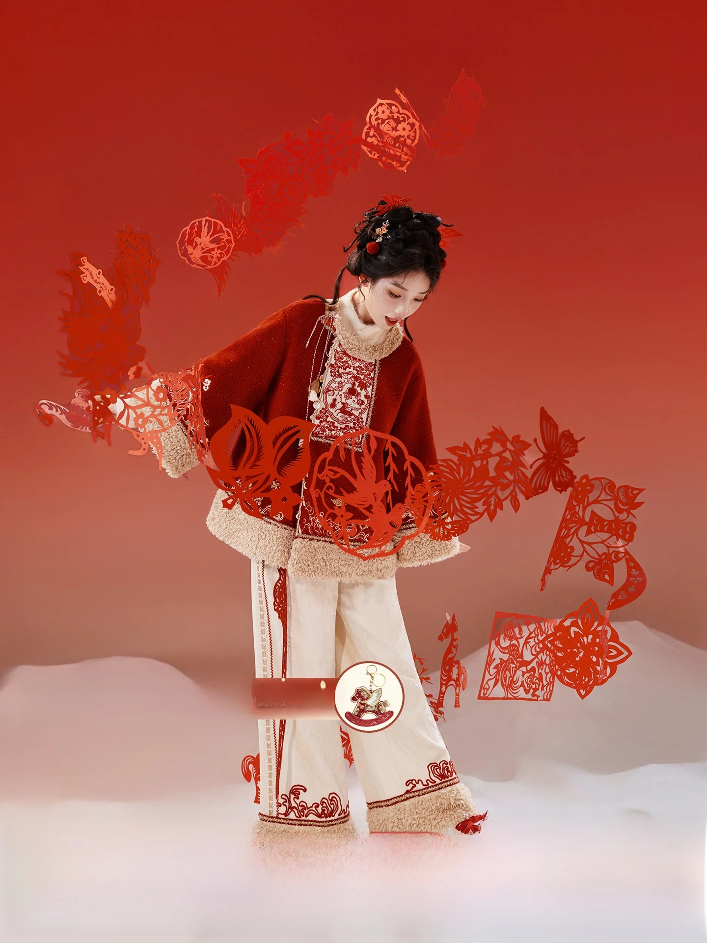 

Женский повседневный комплект July Evening: оригинальное красное ханьфу с вышивкой, пальто с круглым вырезом и прямые брюки в традиционном китайском стиле