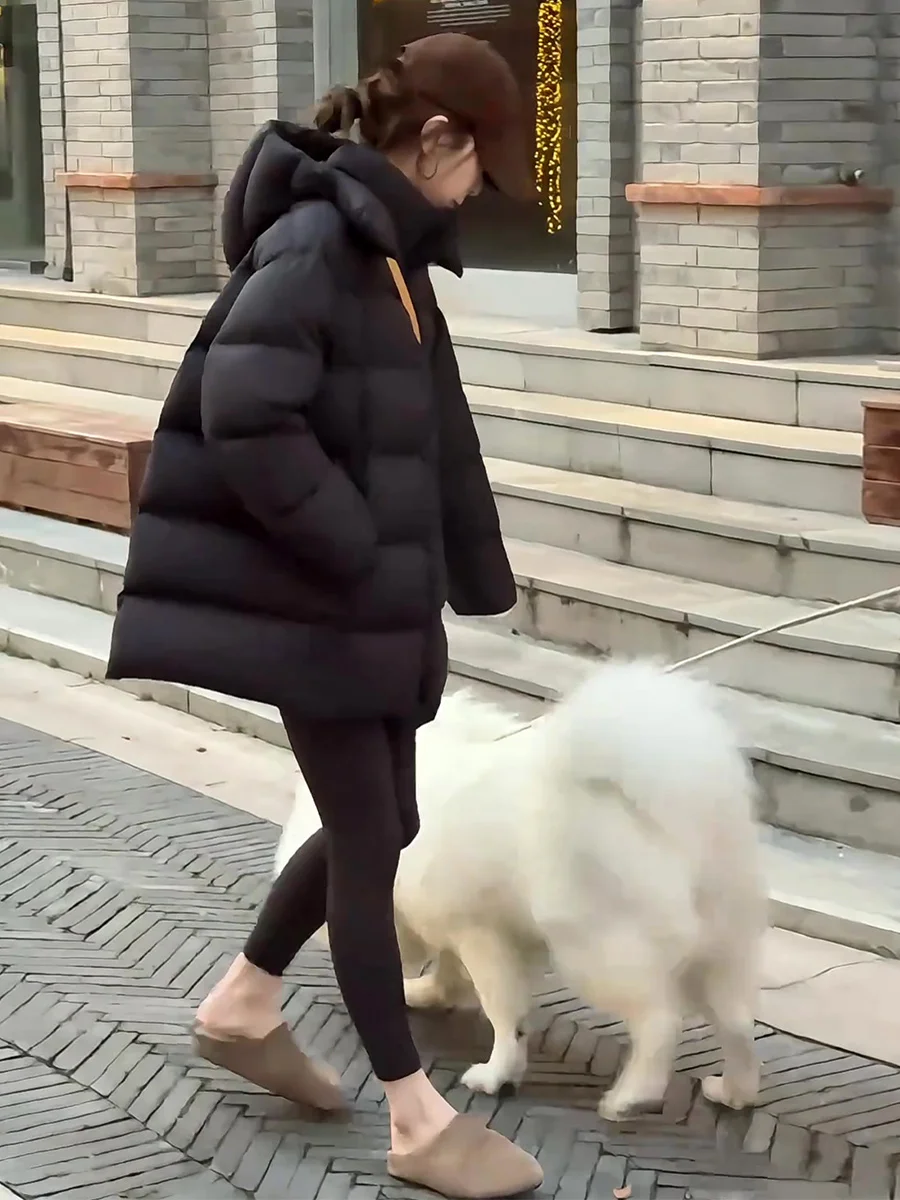 

Повседневное женское зимнее пуховое пальто средней длины с капюшоном, утепленное, в корейском стиле, теплое, с длинными рукавами, на молнии